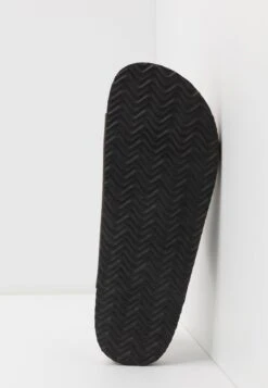 Pier One Unisex - Pantoffels - Brown 6 Pier One Unisex - Pantoffels - Brown -Pier One 23e143c048ee4fd8b5e22a3556ccfbfb