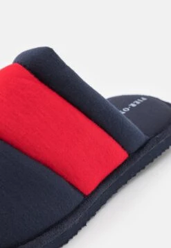 Pier One Unisex - Pantoffels - Dark Blue/Red 7 Pier One Unisex - Pantoffels - Dark Blue/Red -Pier One 3873ff5ffc164a00938853720f513c10