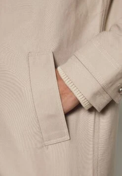 Pier One Commuter Coat- Halflange Jas - Tan 5 Pier One Commuter Coat- Halflange Jas - Tan -Pier One 4ef4ad0f60904e2a9c12d606b1474ddb