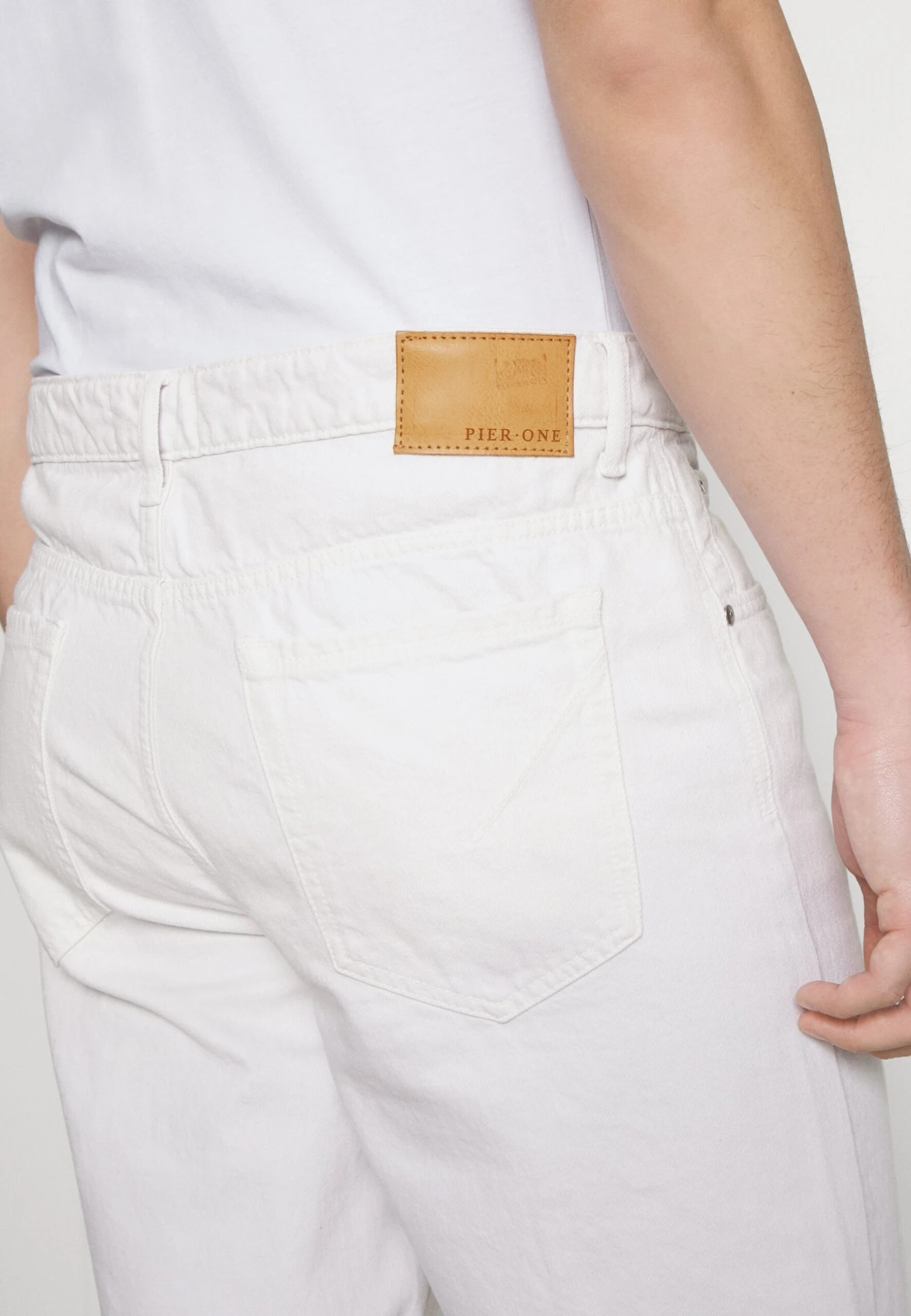 Colored Twill White Denim - Jeansshort - White Denim Pier One Colored Twill White Denim - Jeansshort - White Denim -Pier One a636a2d6a4a8465daf4783bb72a28209 scaled