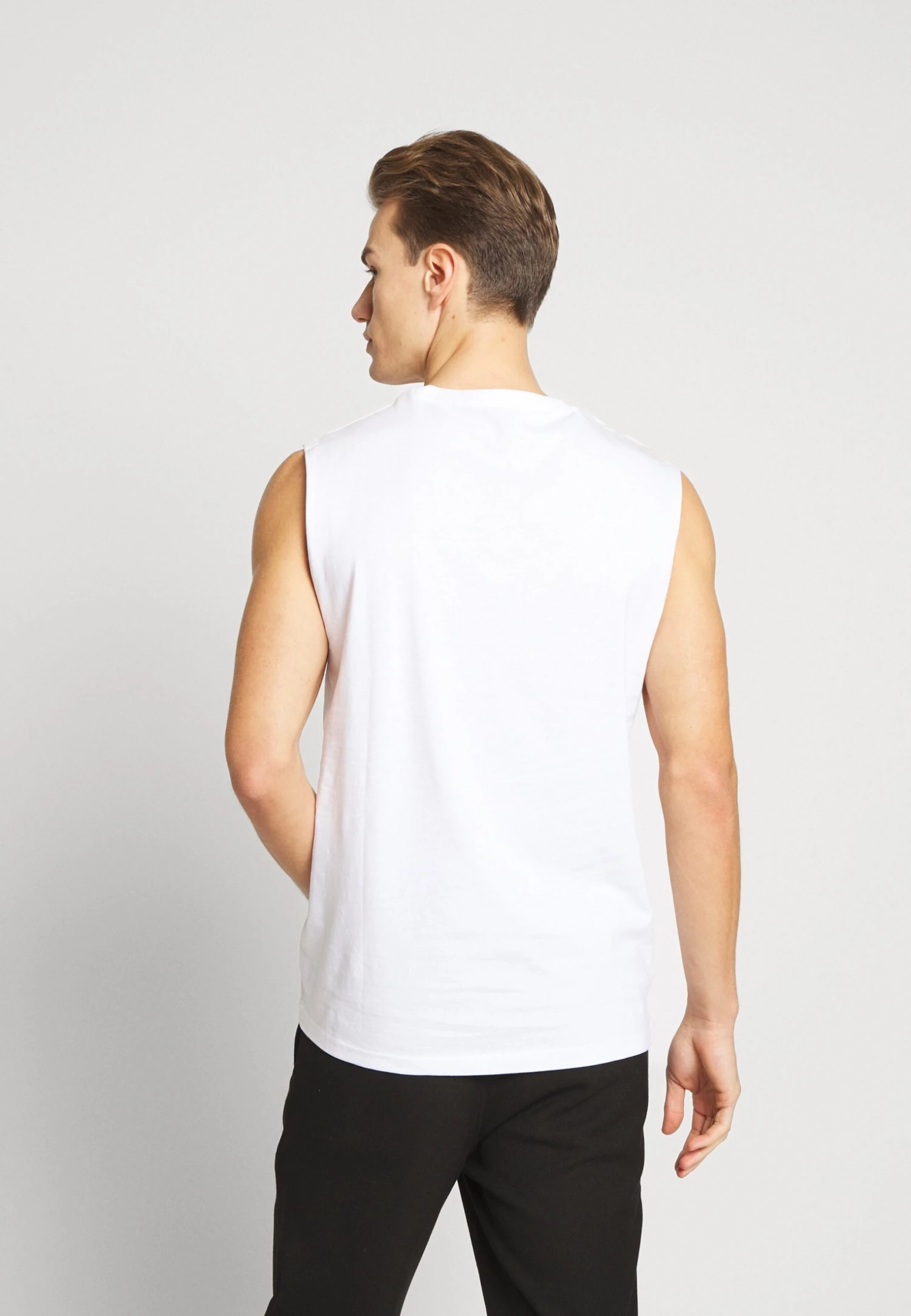 3 Pack - T-Shirt Basic - Grey/White/Black Pier One 3 Pack - T-Shirt Basic - Grey/White/Black -Pier One a9eda1483b324f9bb5e5f44f95d5a2f7 scaled