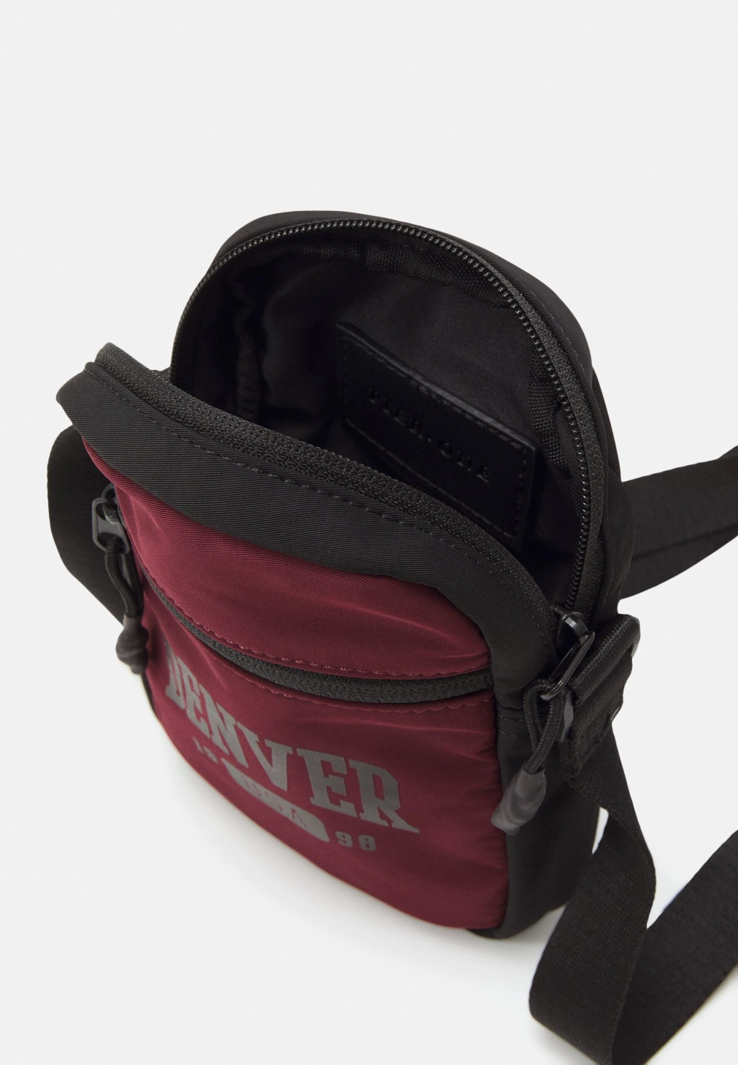 Schoudertas - Dark Red Pier One Schoudertas - Dark Red -Pier One bdbcce6e2c2c40959a79faab831c30aa scaled