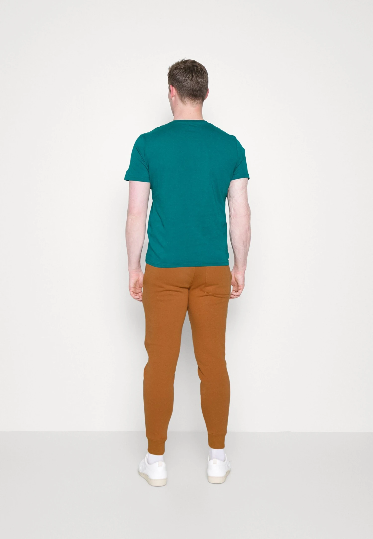 Trainingsbroek - Camel Pier One Trainingsbroek - Camel -Pier One e93b4f0bad834ab29f165c08ec010d8d scaled