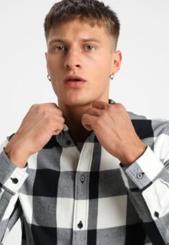 Pier One Overhemd - Black/White 5 Pier One Overhemd - Black/White -Pier One f53db08a39734cb0a9045c08ab5cf6e6